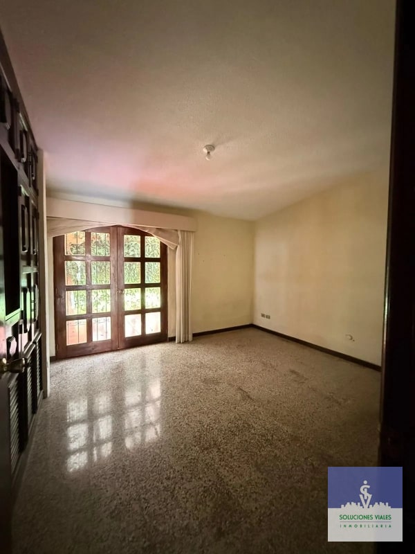VENDO CASA DE 1 NIVEL CON JARDÍN, zona 16 - 5