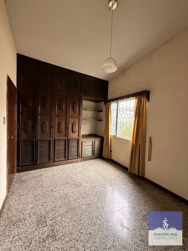 VENDO CASA DE 1 NIVEL CON JARDÍN, zona 16 - 4