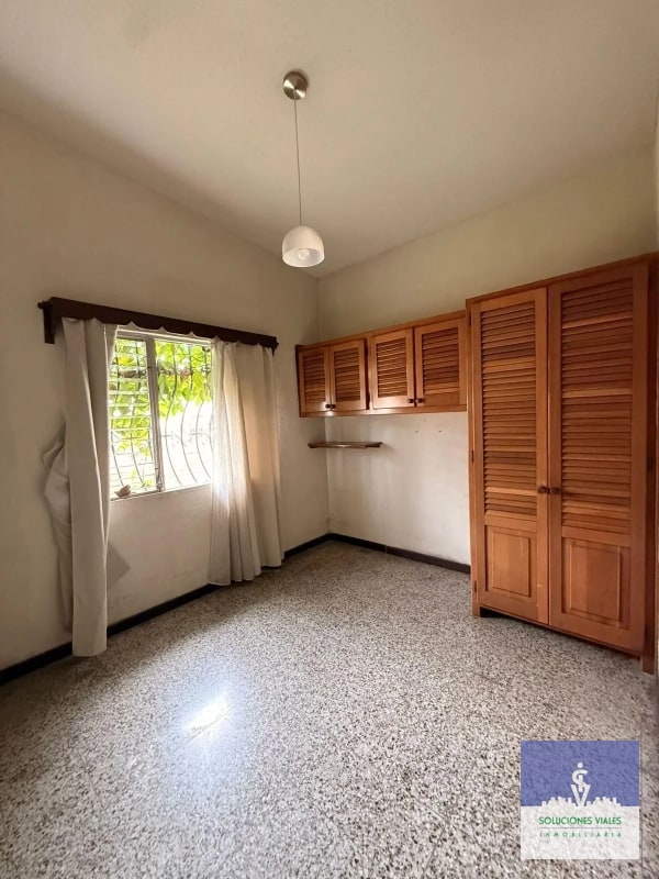 VENDO CASA DE 1 NIVEL CON JARDÍN, zona 16 - 3