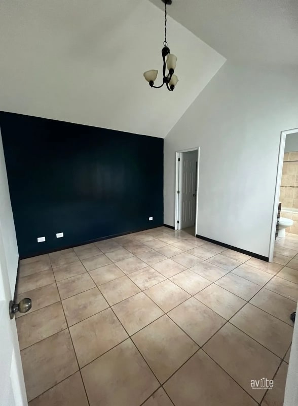 CONDADO NARANJO.   Casa tipo Solana en venta, dentro de Alameda Norte $425,000 - 2
