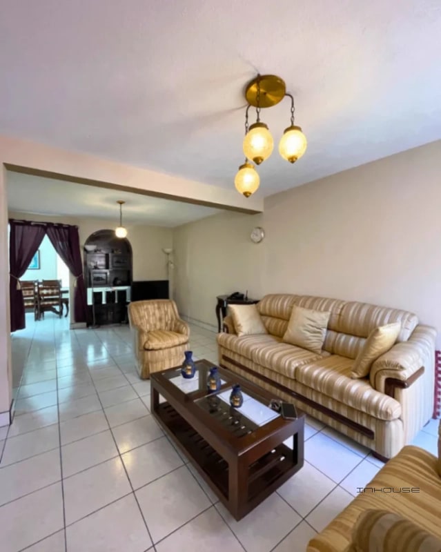 CASA EN VENTA EN ZONA 4 DE MIXCO, PARA USO COMERCIAL - 1