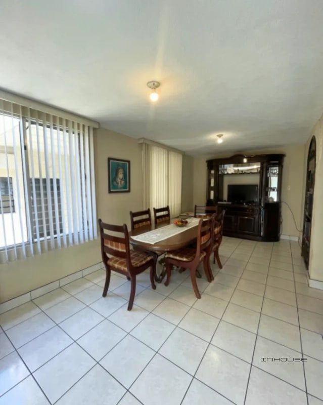 CASA EN VENTA EN ZONA 4 DE MIXCO, PARA USO COMERCIAL - 5