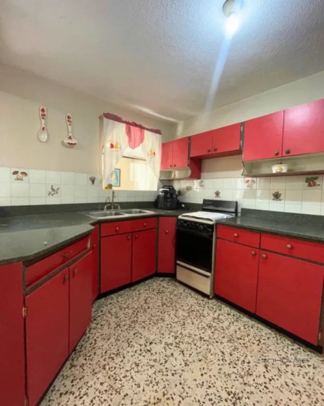 CASA EN VENTA EN ZONA 4 DE MIXCO, PARA USO COMERCIAL - 4