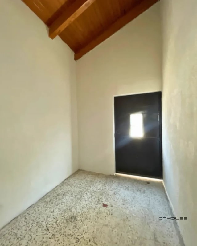CASA EN VENTA EN ZONA 4 DE MIXCO, PARA USO COMERCIAL - 2