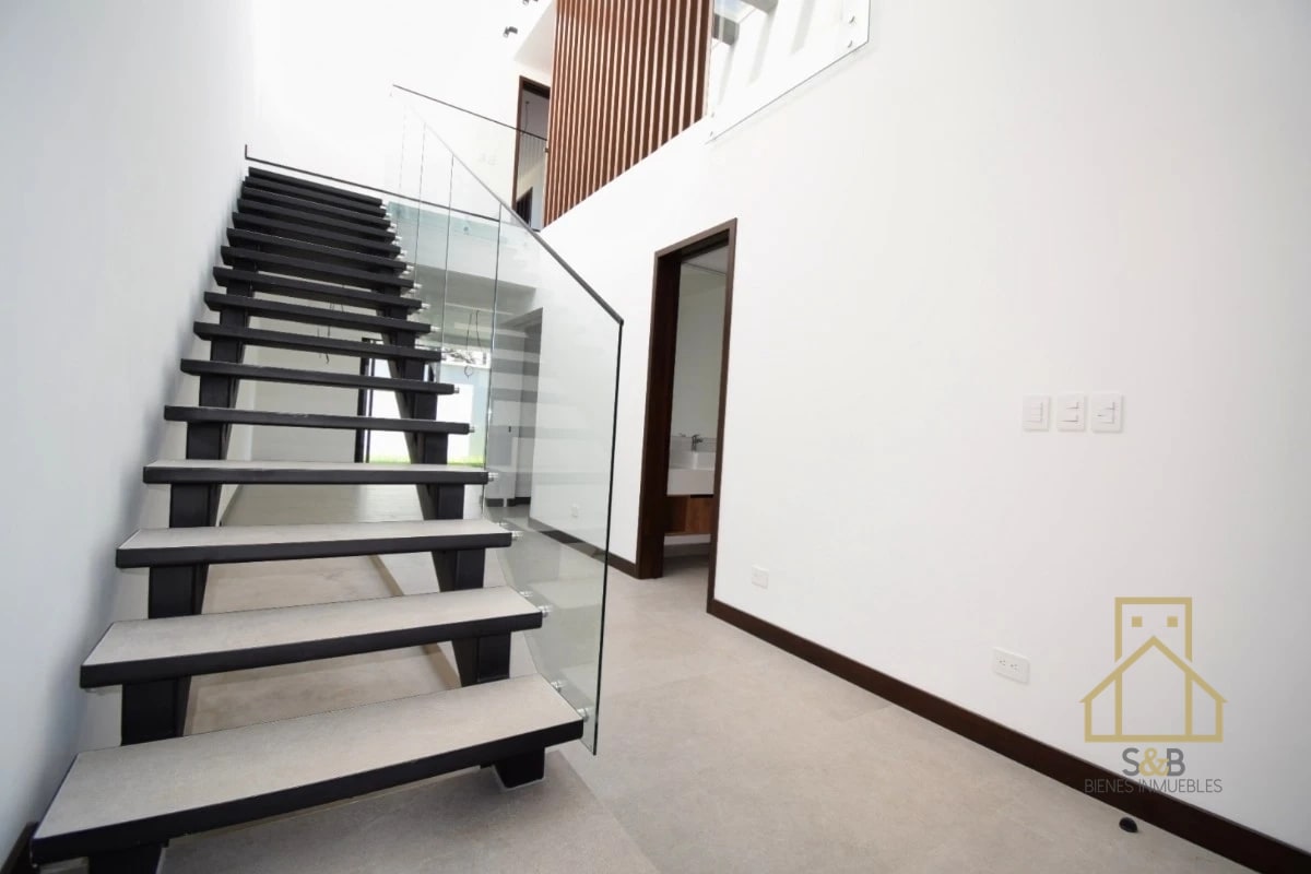 Casa para estrenar en renta, zona 10 - 6