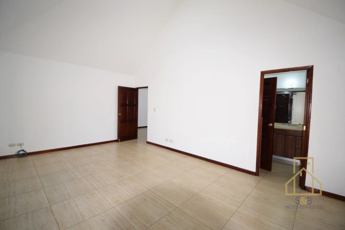 Casa en renta, zona 10 - 4