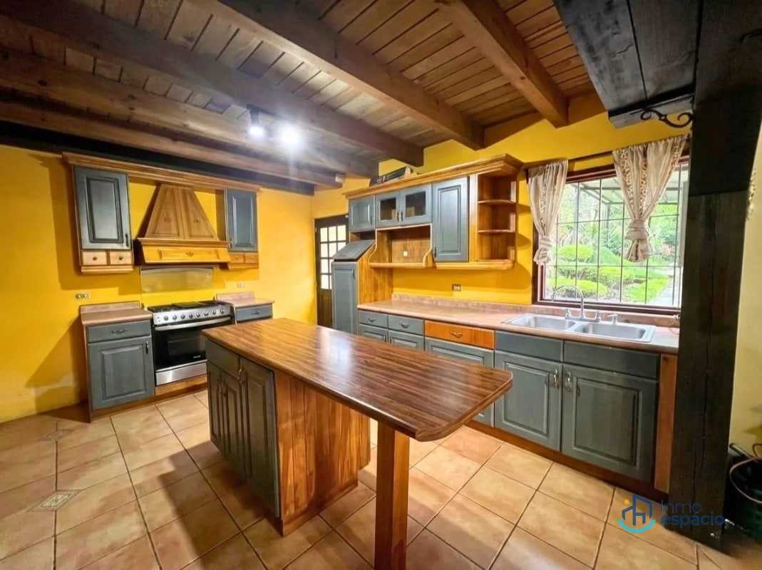 Casa en Venta – Colinas de San Lucas, Choacorral, Sacatepéquez - 2