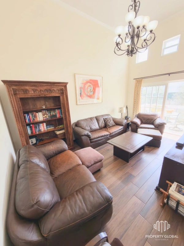 Casa en Venta en Residencial Jardines de San Isidro zona 16 - 3