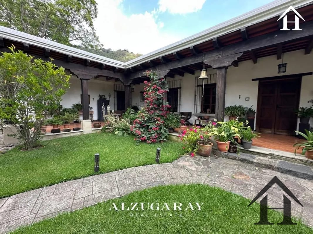 casa con jardines casco central antigua — Casa en Venta en Antigua, Sacatepéquez — foto 1 de 11