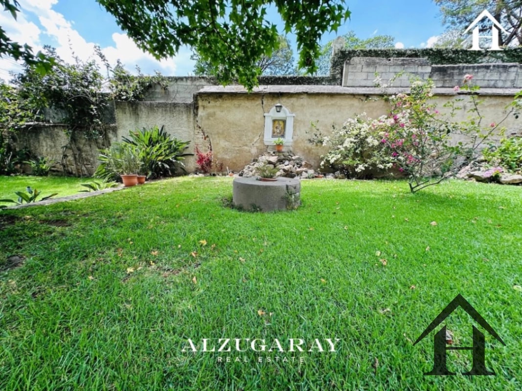 casa con jardines casco central antigua - 11