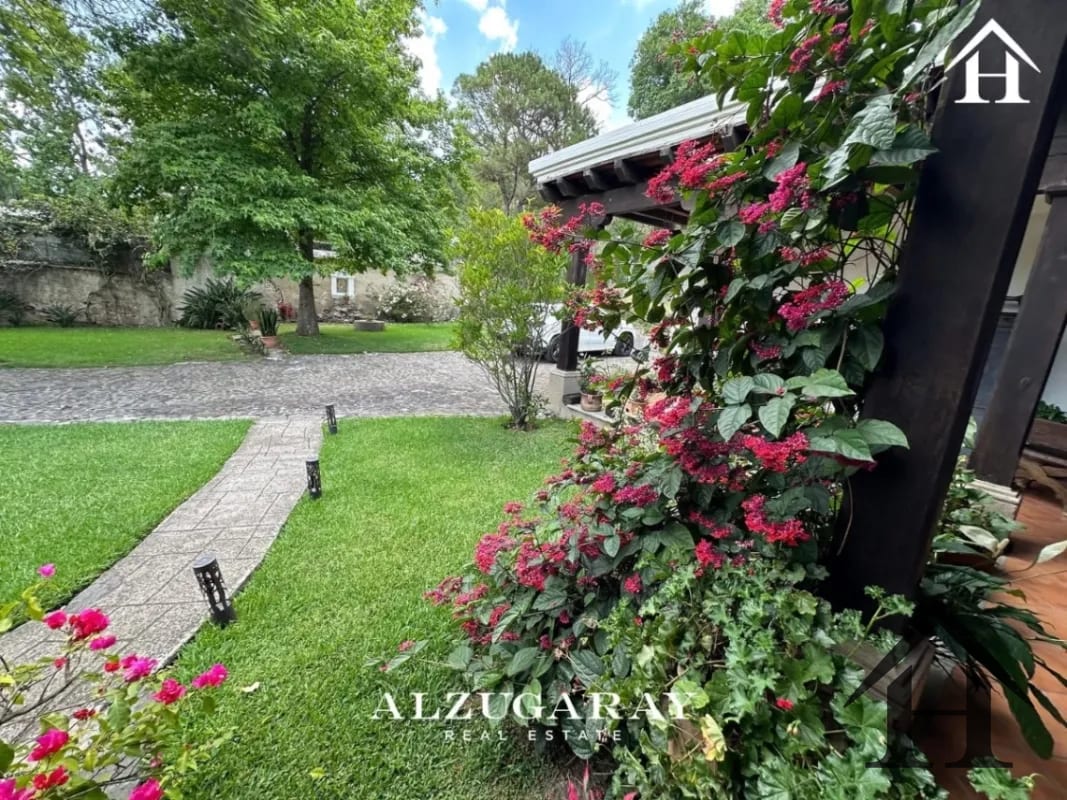 casa con jardines casco central antigua — Casa en Venta en Antigua, Sacatepéquez — foto 9 de 11