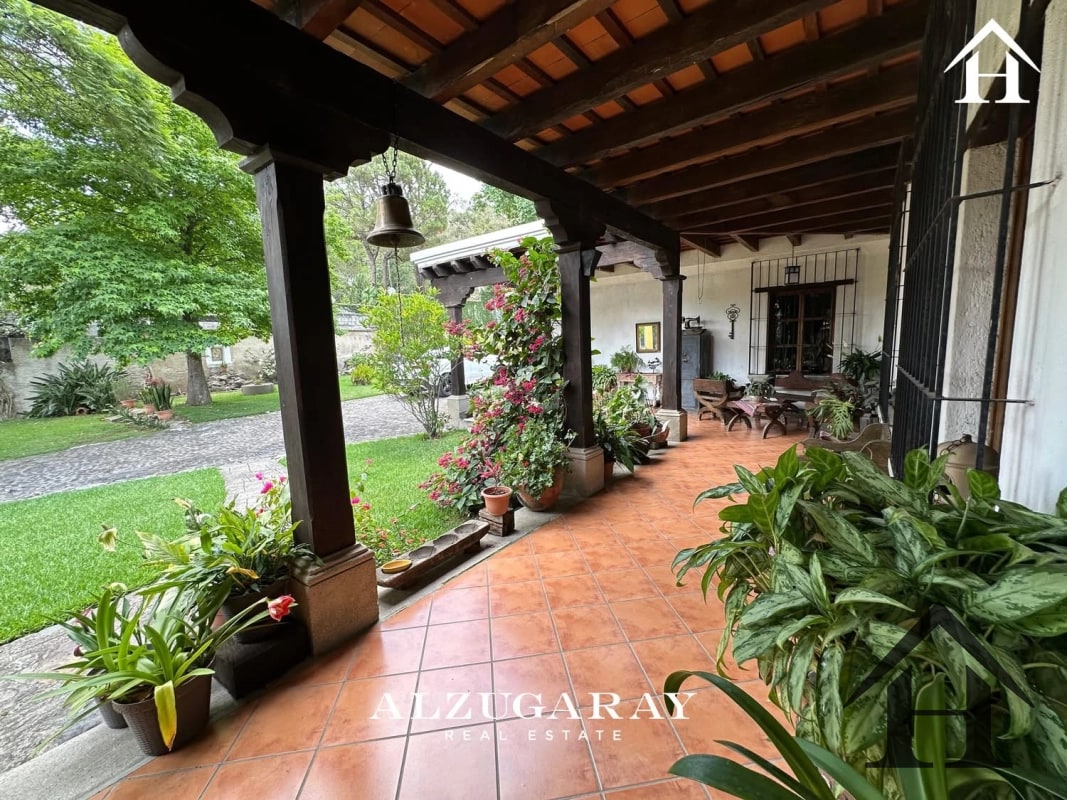 casa con jardines casco central antigua - 6