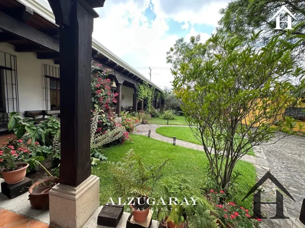 casa con jardines casco central antigua — Casa en Venta en Antigua, Sacatepéquez — foto 3 de 11