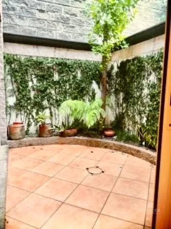 Zona 10 • Casa en Renta • Condominio Reina Sofía - 15