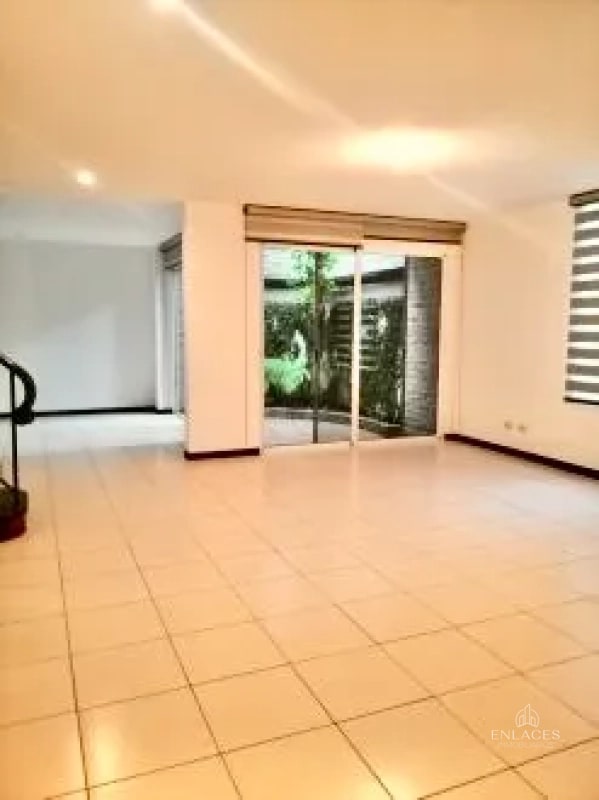 Zona 10 • Casa en Renta • Condominio Reina Sofía - 14