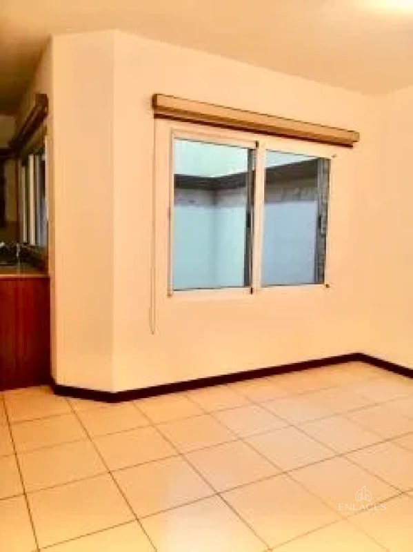 Zona 10 • Casa en Renta • Condominio Reina Sofía - 11