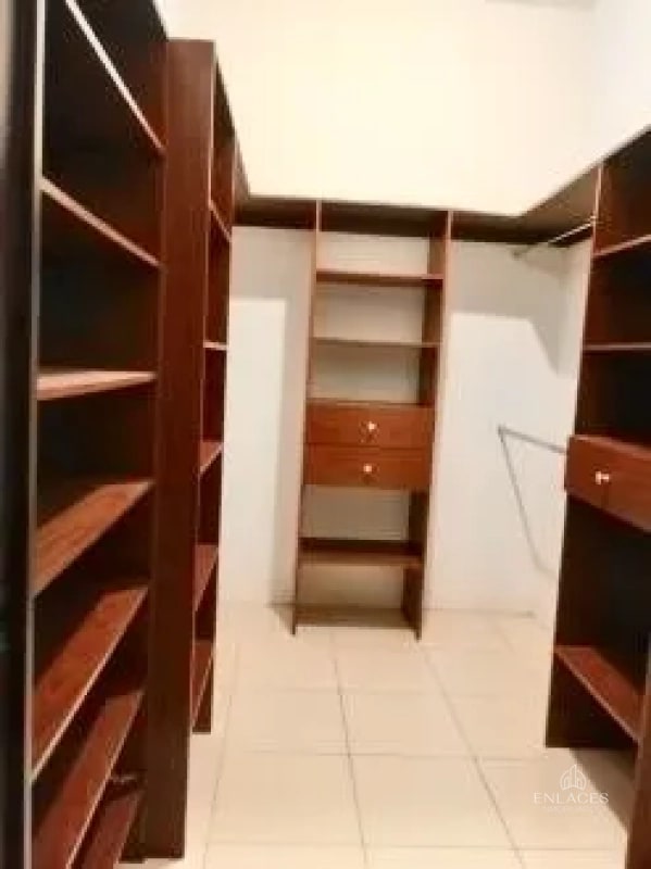 Zona 10 • Casa en Renta • Condominio Reina Sofía - 9