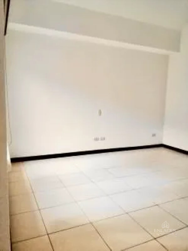 Zona 10 • Casa en Renta • Condominio Reina Sofía - 5
