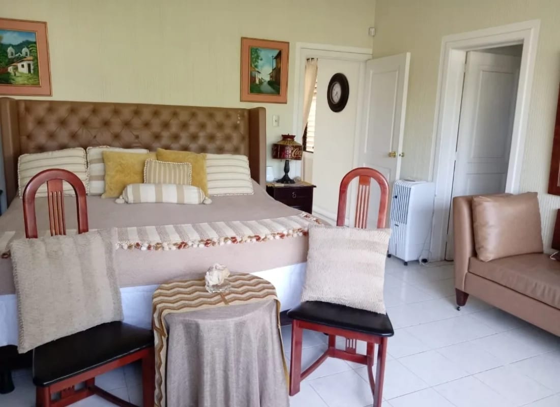 Vendo linda casa en zona 10, a cuadras de los Próceres. — Casa en Venta en Zona 10, Guatemala, Ciudad — foto 16 de 17