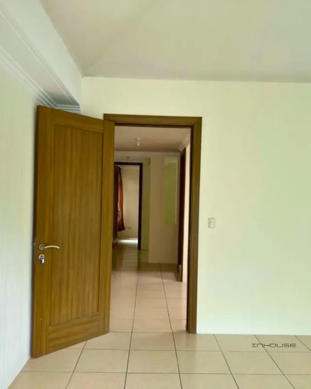 CASA EN VENTA EN EL PAJÓN - PASEO SANTA LUZ- CON AMPLIO JARDIN — Casa en Venta en San José Pinula, Carretera a El Salvador, Guatemala, Ciudad — foto 4 de 11