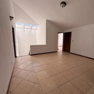 Casa en venta | 4 hab | 6 parqueos | jardin con pergola | San Antonio CAES — Casa en Venta en San Antonio, Carretera a El Salvador, Guatemala, Ciudad — miniatura 9 de 13