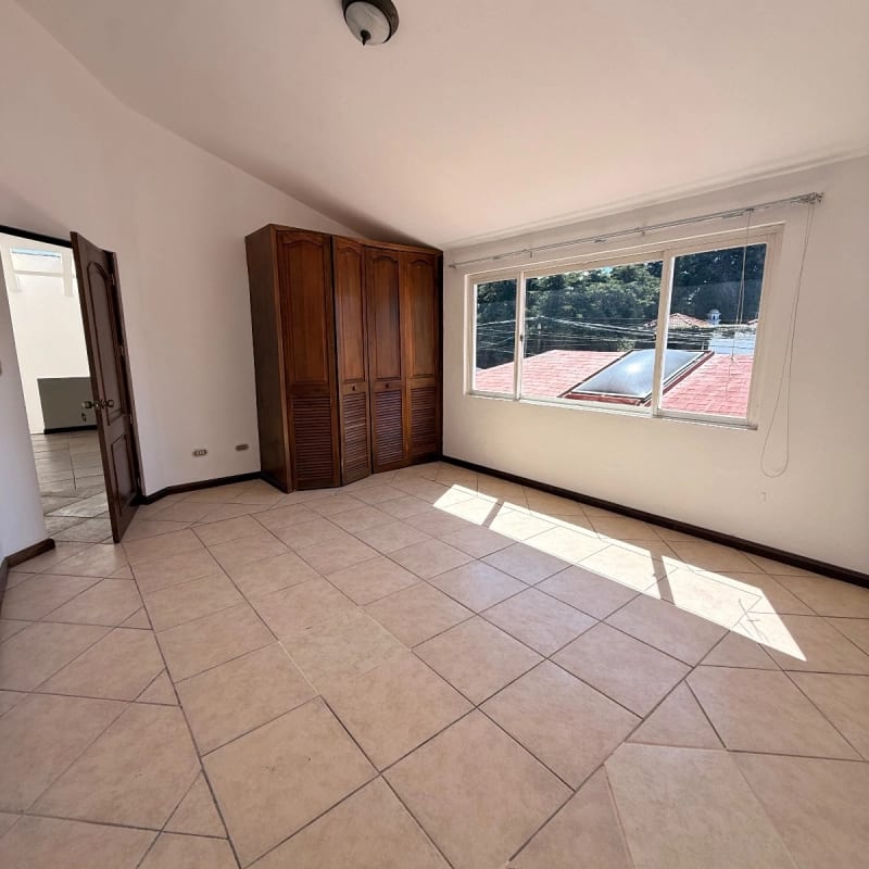 Casa en venta | 4 hab | 6 parqueos | jardin con pergola | San Antonio CAES — Casa en Venta en San Antonio, Carretera a El Salvador, Guatemala, Ciudad — foto 8 de 13