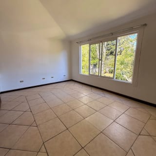 Casa en venta | 4 hab | 6 parqueos | jardin con pergola | San Antonio CAES — Casa en Venta en San Antonio, Carretera a El Salvador, Guatemala, Ciudad — miniatura 6 de 13