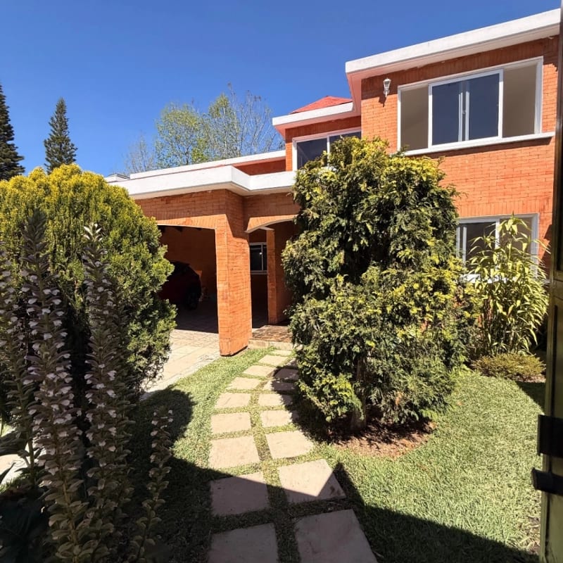 Casa en venta | 4 hab | 6 parqueos | jardin con pergola | San Antonio CAES — Casa en Venta en San Antonio, Carretera a El Salvador, Guatemala, Ciudad — foto 4 de 13
