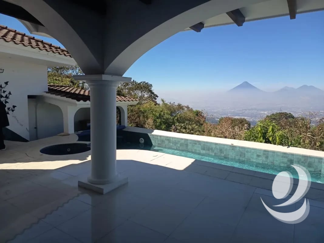 Vendo Espectacular Mansión de Lujo en Altos de Montebello. CAES. — Casa en Venta en Santa Catarina Pinula, Carretera a El Salvador, Guatemala, Ciudad — foto 16 de 17