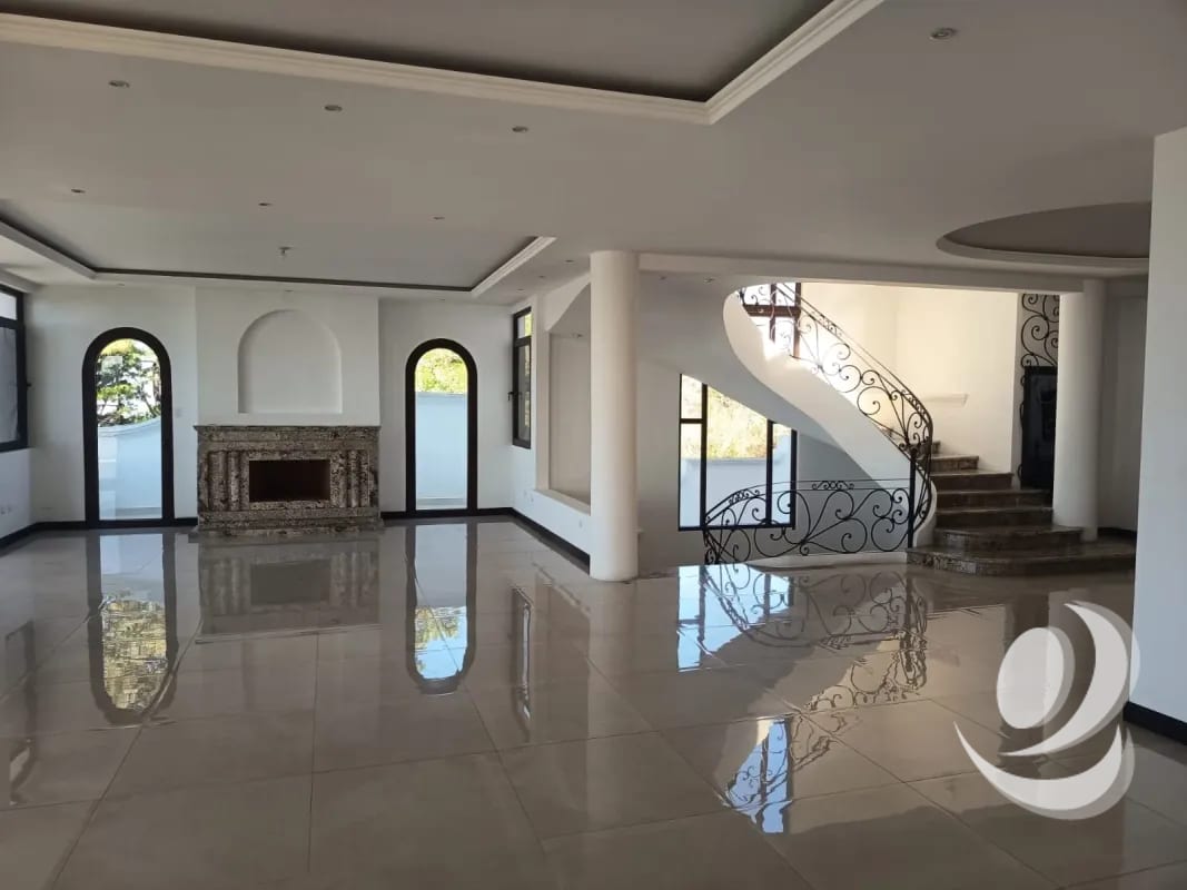 Vendo Espectacular Mansión de Lujo en Altos de Montebello. CAES. — Casa en Venta en Santa Catarina Pinula, Carretera a El Salvador, Guatemala, Ciudad — foto 15 de 17