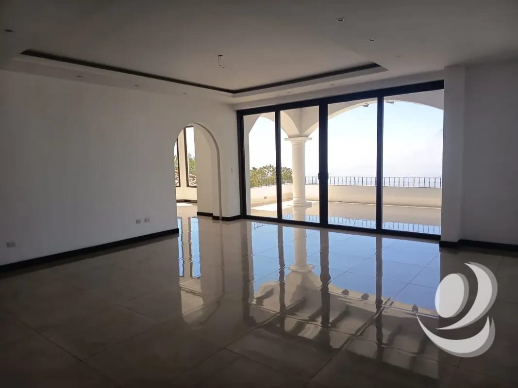 Vendo Espectacular Mansión de Lujo en Altos de Montebello. CAES. — Casa en Venta en Santa Catarina Pinula, Carretera a El Salvador, Guatemala, Ciudad — foto 9 de 17