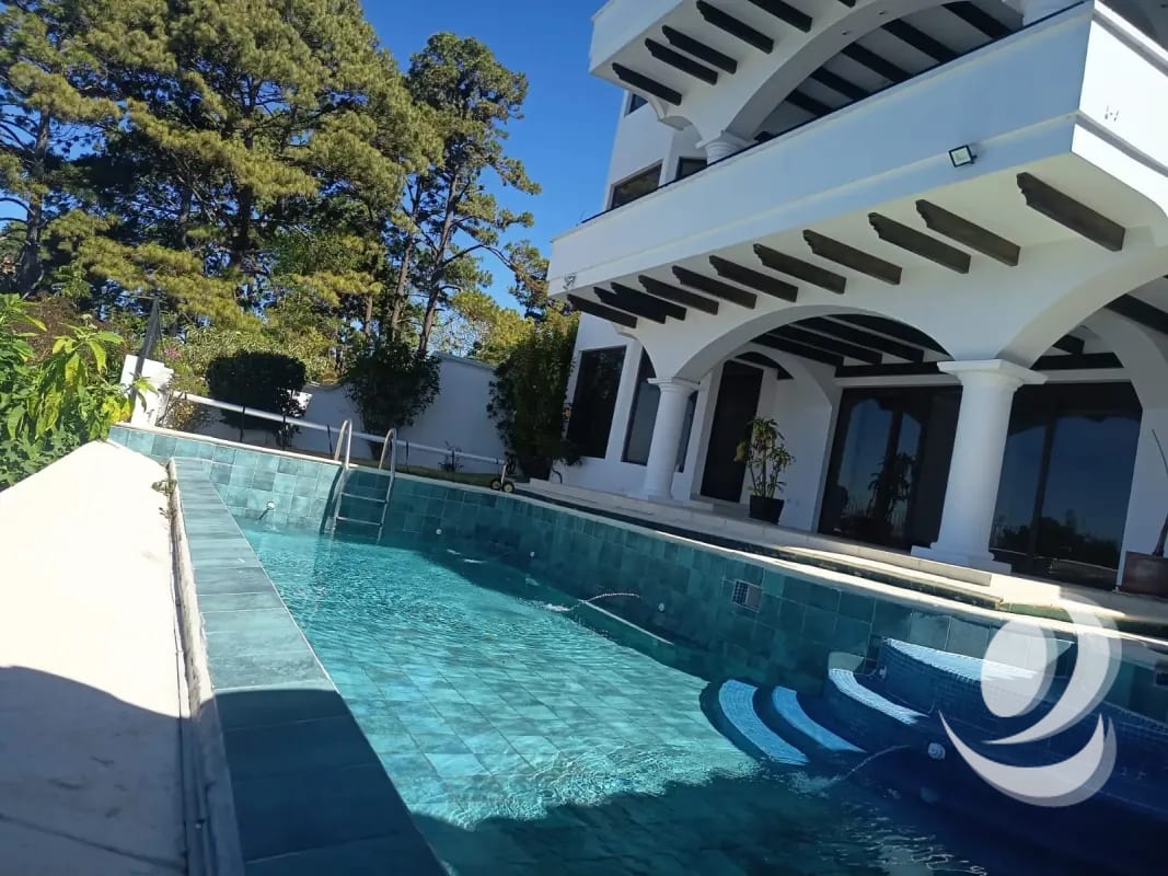 Vendo Espectacular Mansión de Lujo en Altos de Montebello. CAES. — Casa en Venta en Santa Catarina Pinula, Carretera a El Salvador, Guatemala, Ciudad — foto 3 de 17