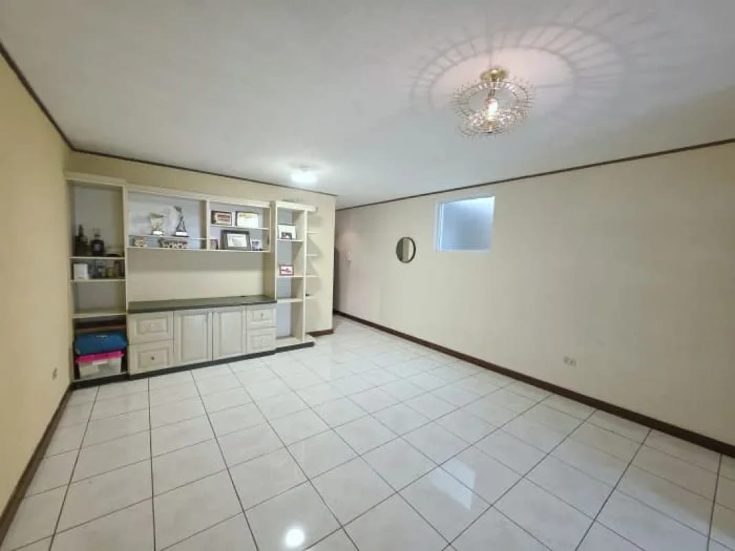 Casa en Venta en Loma Real San Cristobal — Casa en Venta en Zona 8 Mixco, Guatemala, Ciudad — foto 14 de 16