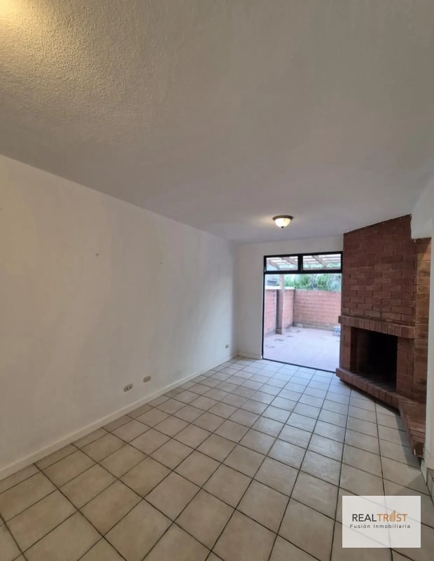 EN VENTA TOWNHOUSE KM 15 CARRETERA AL SALVADOR, FRENTE A CONDADO CONCEPCIÓN - 17
