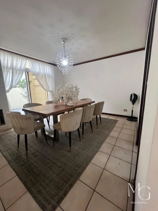 CASA EN VENTA – JARDINES DEL ROSARIO, ZONA 16 - 13