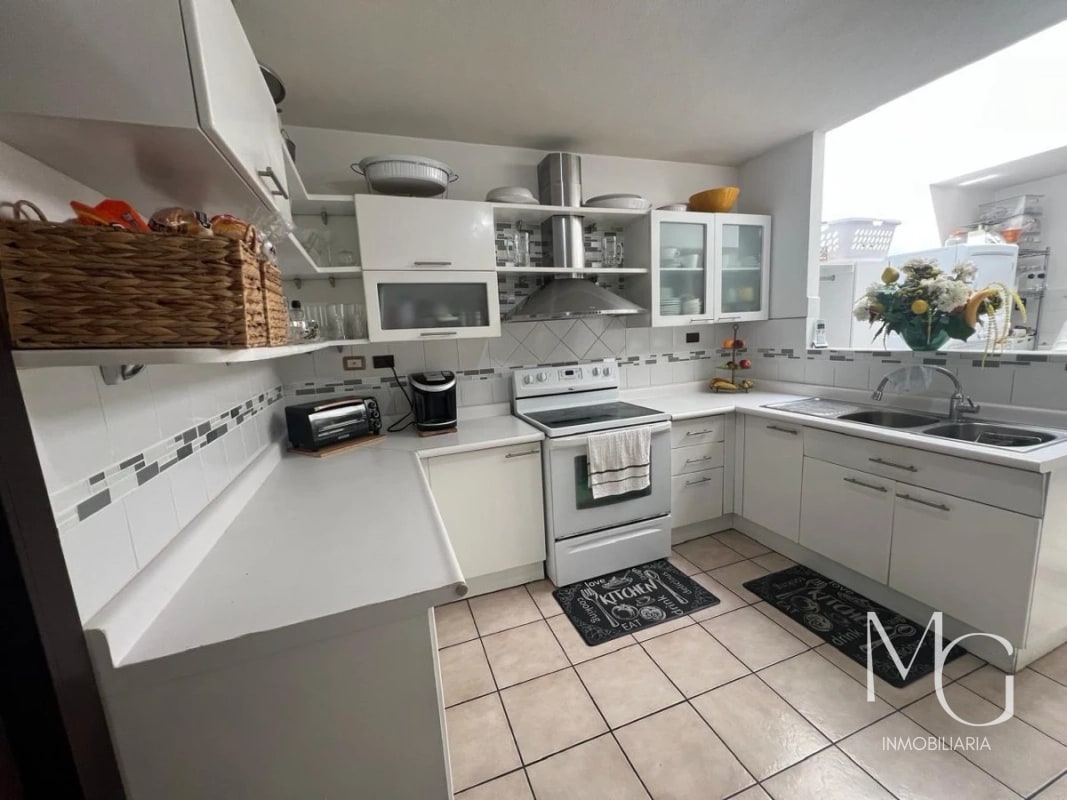 CASA EN VENTA – JARDINES DEL ROSARIO, ZONA 16 - 11