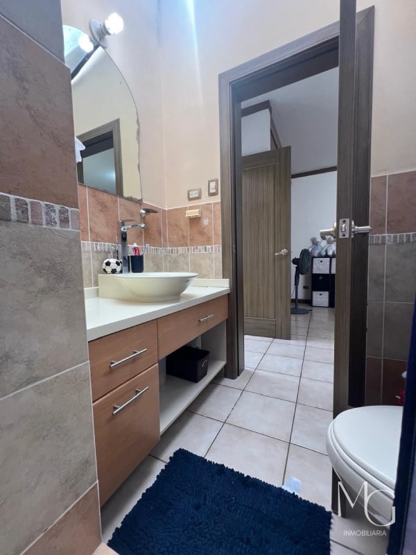 CASA EN VENTA – JARDINES DEL ROSARIO, ZONA 16 - 3