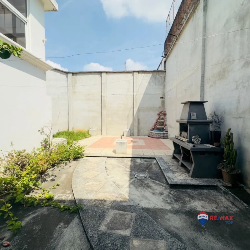 ZONA 1, CASA EN VENTA O RENTA IDEAL PARA COMERCIAL O RESIDENCIAL - 2