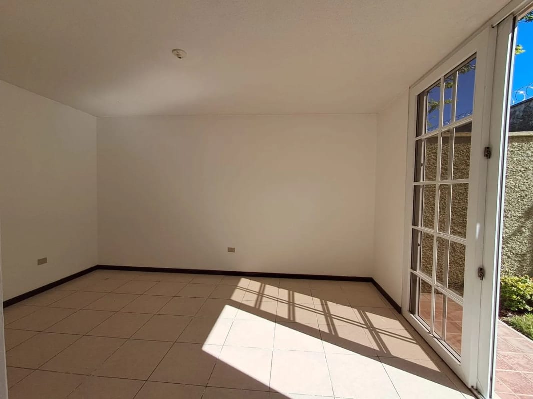 Venta de Casa en Residenciales Santa Mònica VI, Km. 16.5 Carretera a El Salvador — Casa en Venta en Carretera a El Salvador, Guatemala, Ciudad — foto 16 de 17
