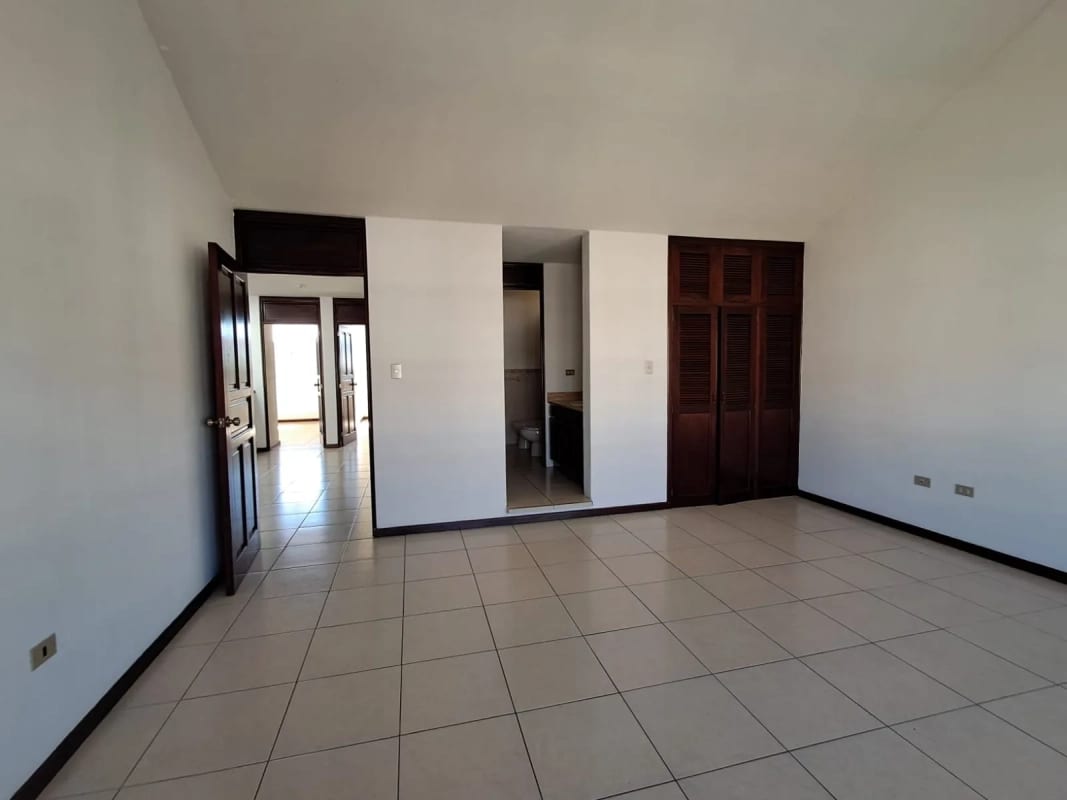 Venta de Casa en Residenciales Santa Mònica VI, Km. 16.5 Carretera a El Salvador — Casa en Venta en Carretera a El Salvador, Guatemala, Ciudad — foto 8 de 17