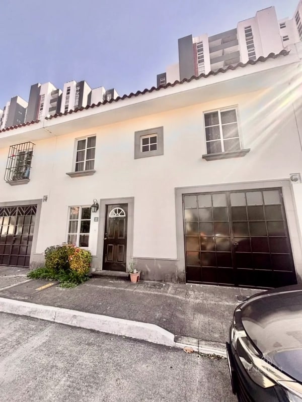 Zona 4 Mixco • Casa en Renta • Condominio El Barrio San Nicolás - 1
