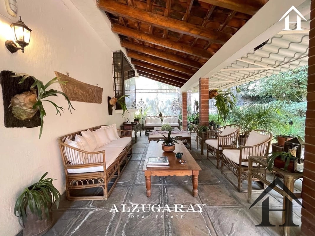 casa elegante en el exclusivo San Lazaro zona 15 - 1