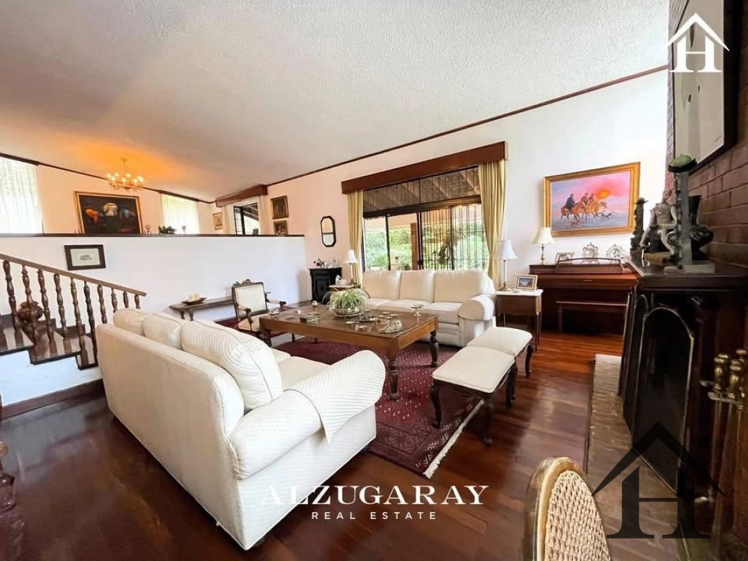 casa elegante en el exclusivo San Lazaro zona 15 - 8