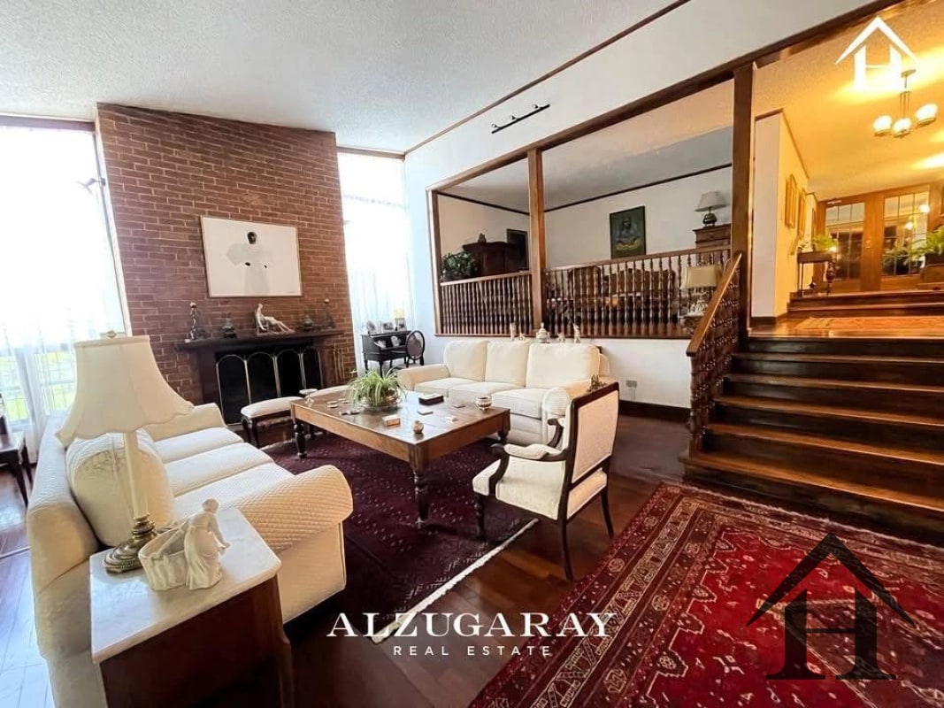 casa elegante en el exclusivo San Lazaro zona 15 - 7