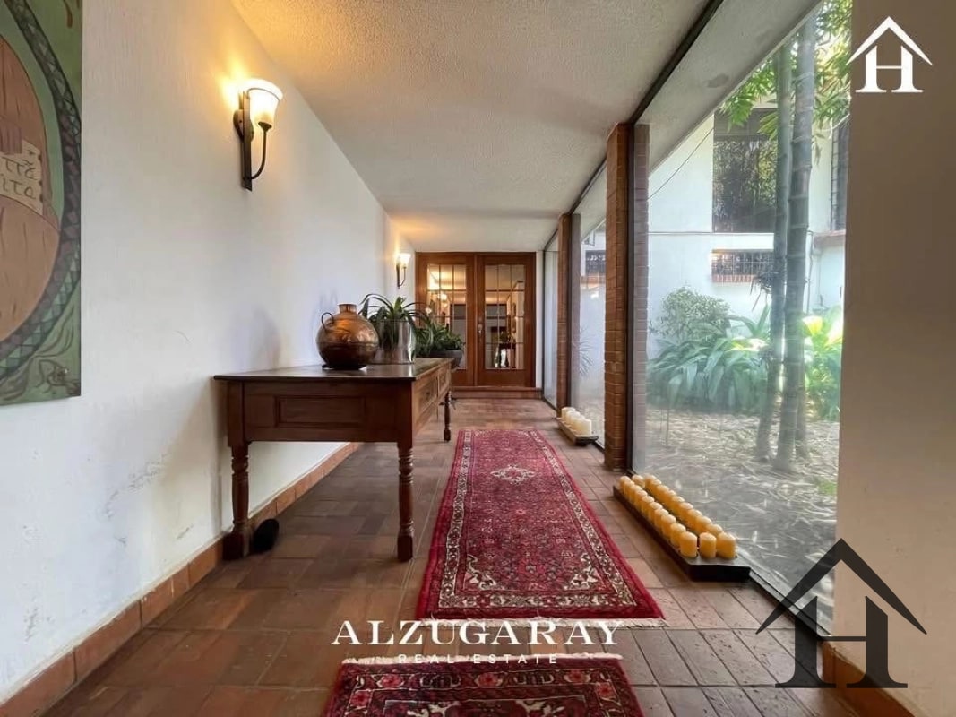 casa elegante en el exclusivo San Lazaro zona 15 - 6