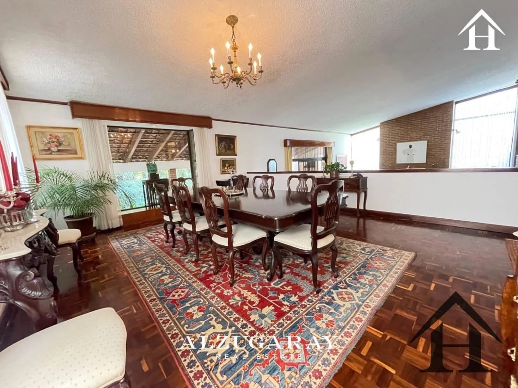 casa elegante en el exclusivo San Lazaro zona 15 - 5