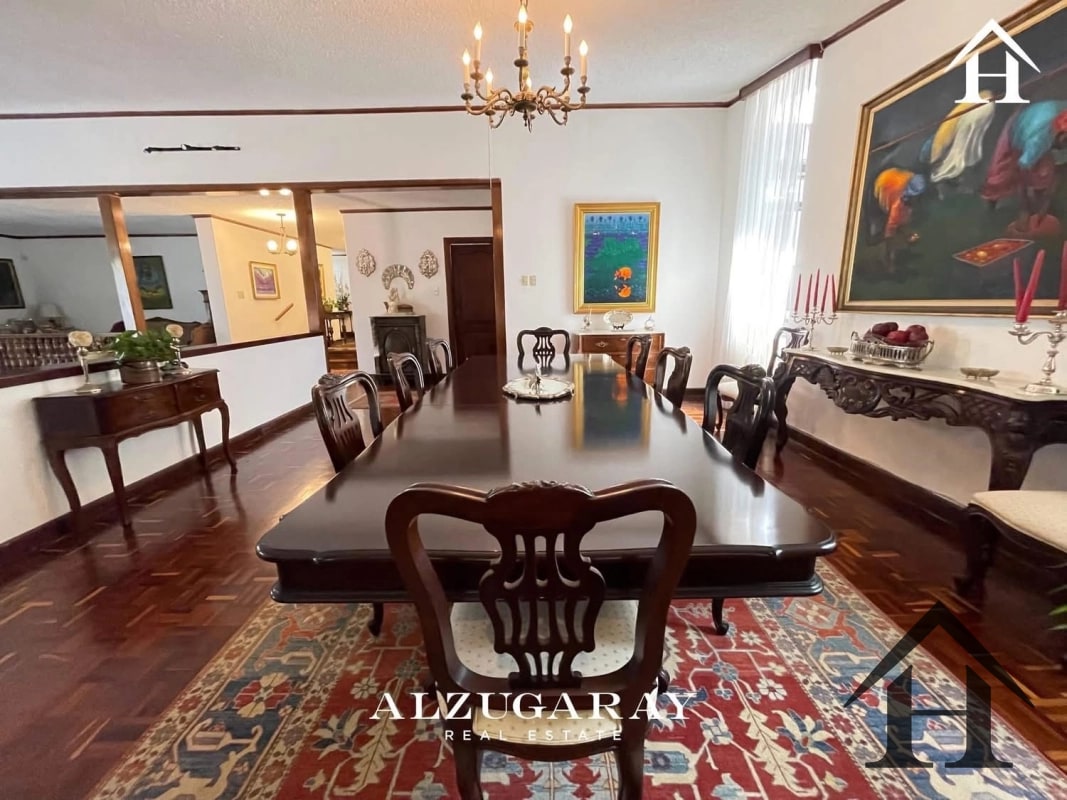casa elegante en el exclusivo San Lazaro zona 15 - 4