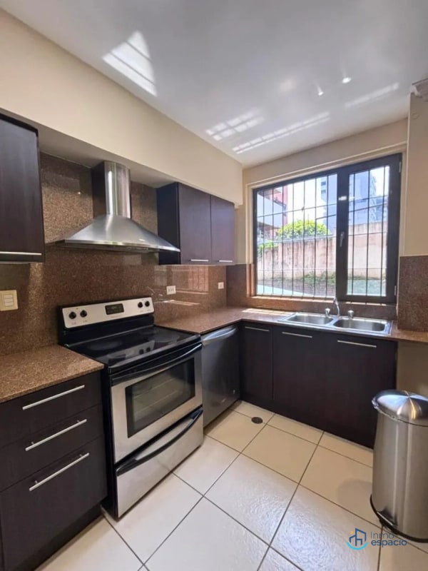 Apartamento en venta o alquiler en Edificio Plenum, 5ta Avenida Zona 14 - 14