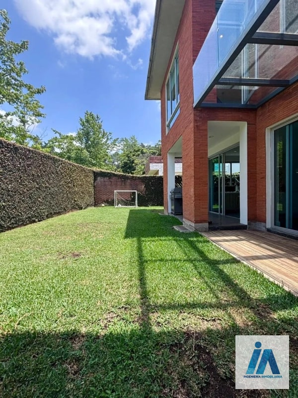 CASA MODERNA EN VENTA📍Condominio Las Luces, Km 13.5, Carretera a El Salvador - 17