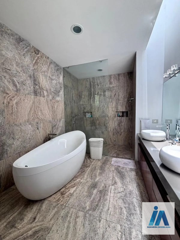 CASA MODERNA EN VENTA📍Condominio Las Luces, Km 13.5, Carretera a El Salvador - 8